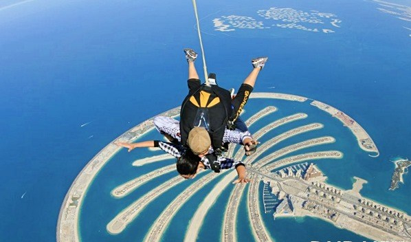 skydive-dubai-palm_thumbm.jpg